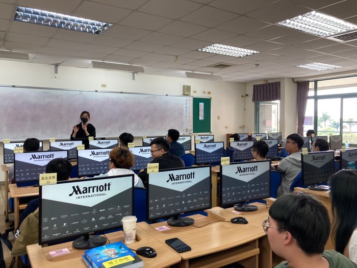 臺中MOXY酒店 在中臺科大資管系 授課