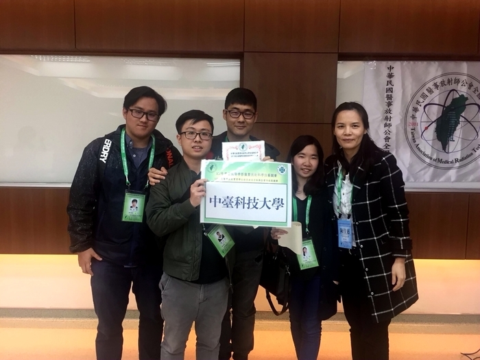 技藝競賽-牙科攝影實作技能競賽參賽同學與帶隊老師合影