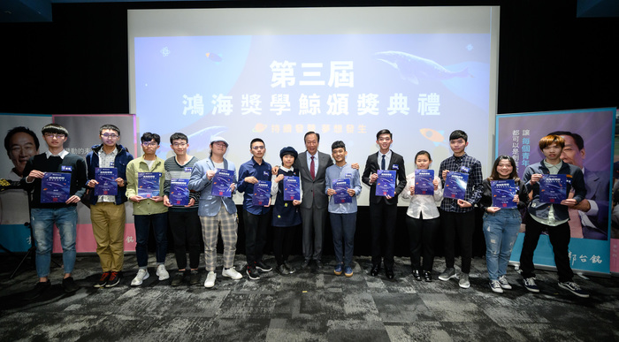 全體合影照片(右4)中臺科大食科系魏妤庭學生