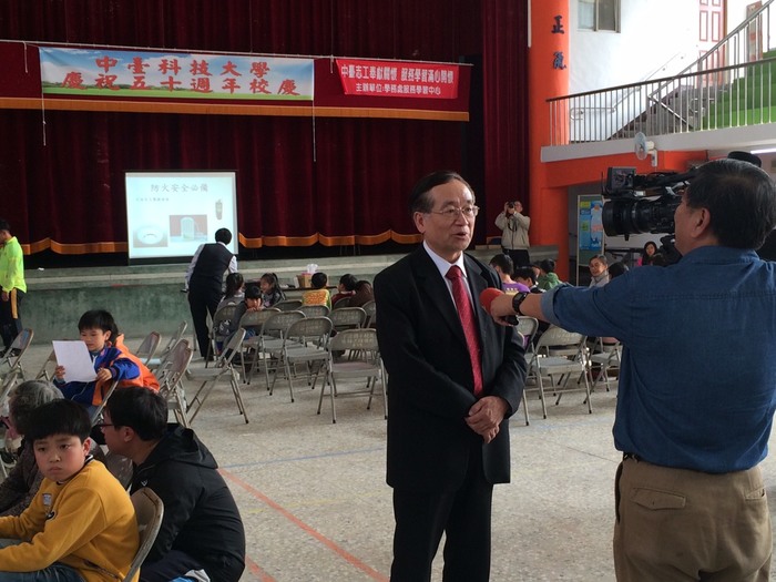 本校李隆盛校長接受媒體採訪