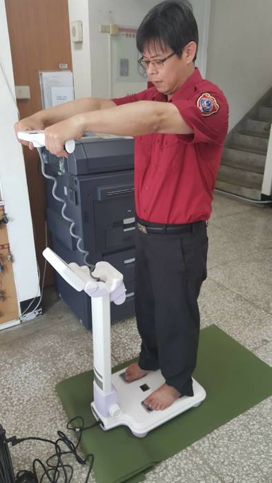 桃園縣高平消防局吳隊長進行身體組成分析