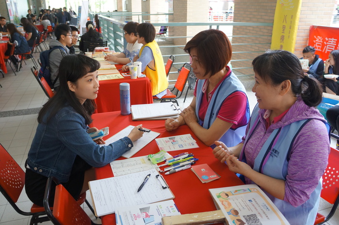 中臺科大學生與廠商面對面諮詢