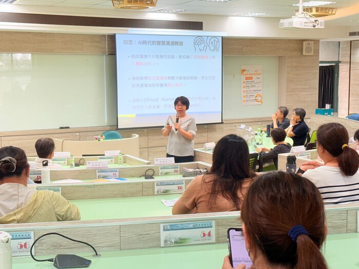 護理學院蔡麗雲院長分享AI結合VR的沉浸式模擬學習場域圖片