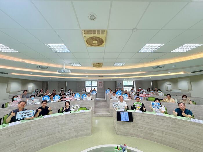 2025 AI啟動-護理教學與臨床實務接軌全攻略論壇合影圖片