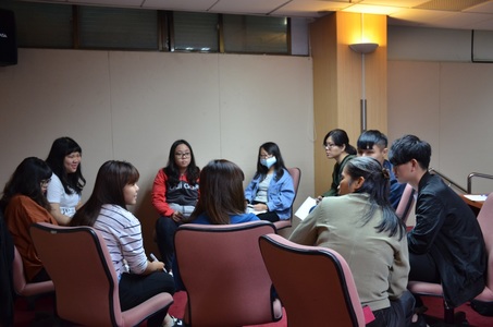 創意桌遊體驗同學們熱烈討論
