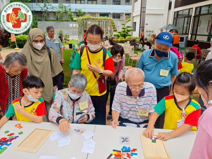 「謙」在一起  童心「廍」老日活動由廍子幼兒園與謙和賀長者一起闖關完成圖片