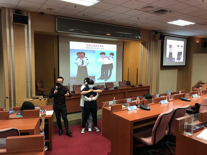 哈姆立克法示教