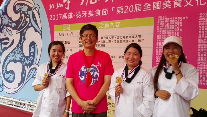 選手與郭炯村老師合照