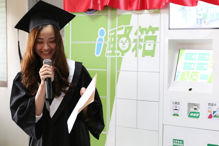 護理系歐美宜同學透過i郵箱收到高雄榮民總醫院的錄取報到通知信。