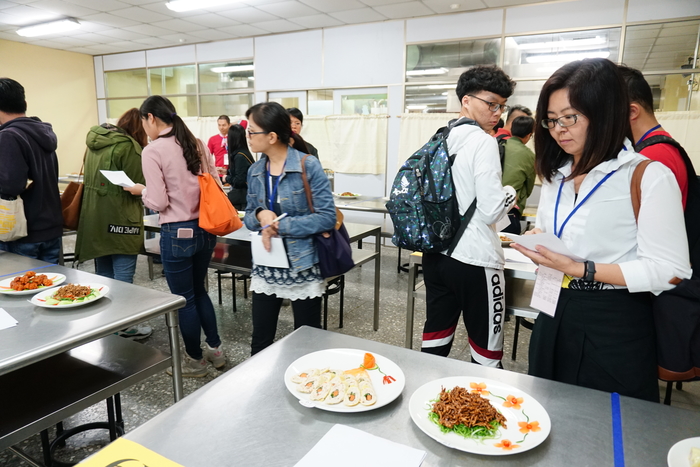 開放指導老師評分