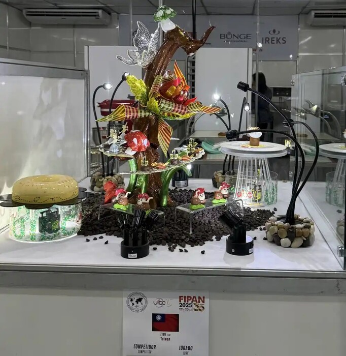 李哲偉作品「甜蜜秘境・森巴綻放」獲銀牌榮耀圖片