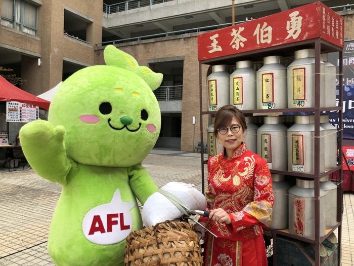 中臺科大應外系黃怡靜主任帶領應外系師生辦理一系列精彩的多元文化學習活動，讓學生透過一連串的文化講座與體驗課程，了解各國文化的內涵，培養學生具備宏觀的國際視野，進而涵詠人文關懷精神。