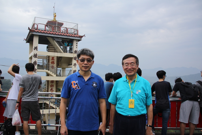 李隆盛校長與台中市觀光旅遊局陳副局長帶領中臺師生成功登頂