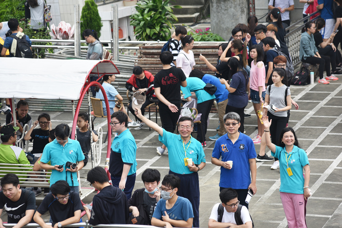 李隆盛校長與台中市觀光旅遊局陳副局長帶領中臺師生成功登頂