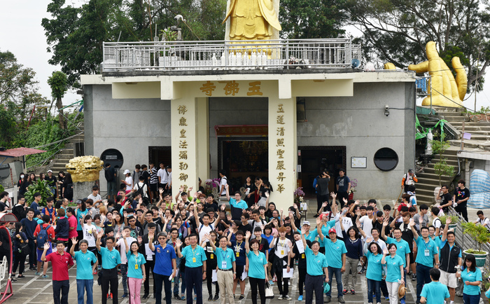 李隆盛校長與台中市觀光旅遊局陳副局長帶領中臺師生成功登頂
