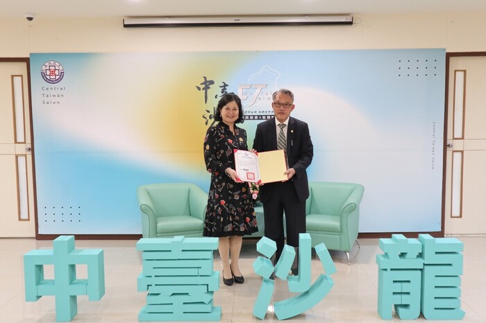 陳錦杏校長致贈感謝狀
