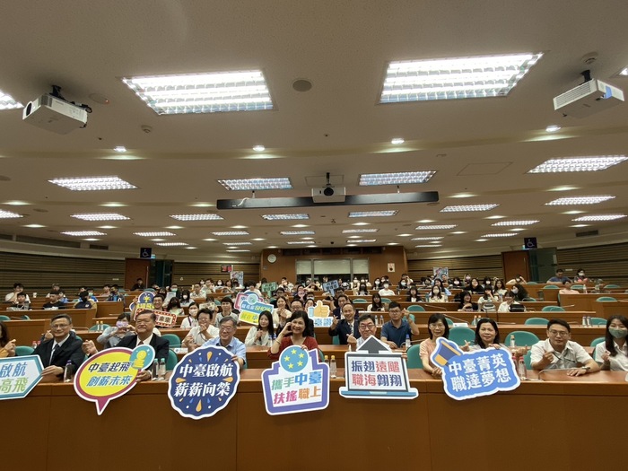 2024 人文及管理學院校園徵才博覽會大合影