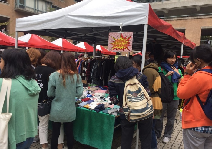 Light Market文創市集活動-學生購買盛況