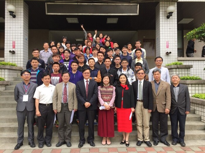 40位第34期海青班學生於開班典禮結束後與師長合影留念