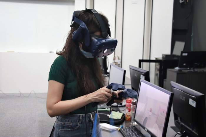 中臺科大VR未來教室-實習教師實際動手操作VR護理臨床教案(1)