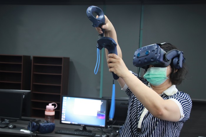 中臺科大VR未來教室-實習教師實際動手操作VR護理臨床教案(2)