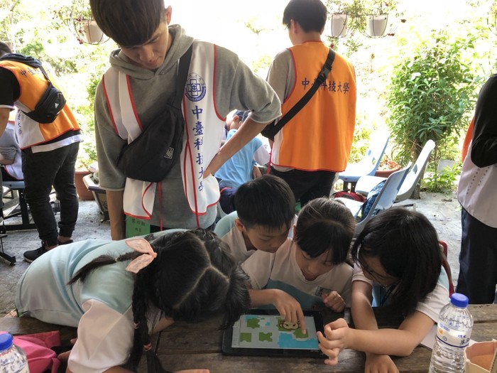 中臺科大資管系學生發揮專業設計獼猴電腦拼圖