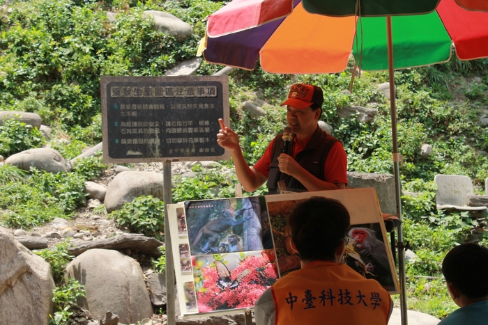 郭叔叔獼猴生態導覽，傳達維護生態環境的重要