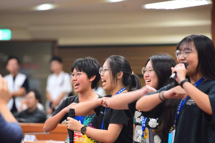 參賽隊伍共30組，分別進行加油隊呼圖片