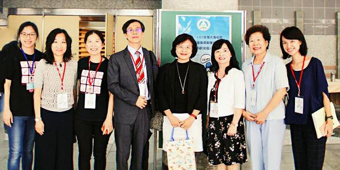教育部黃雯玲司長與長庚大學員講師中臺科大林麗鳳副教授.護理系楊素珍主任合影