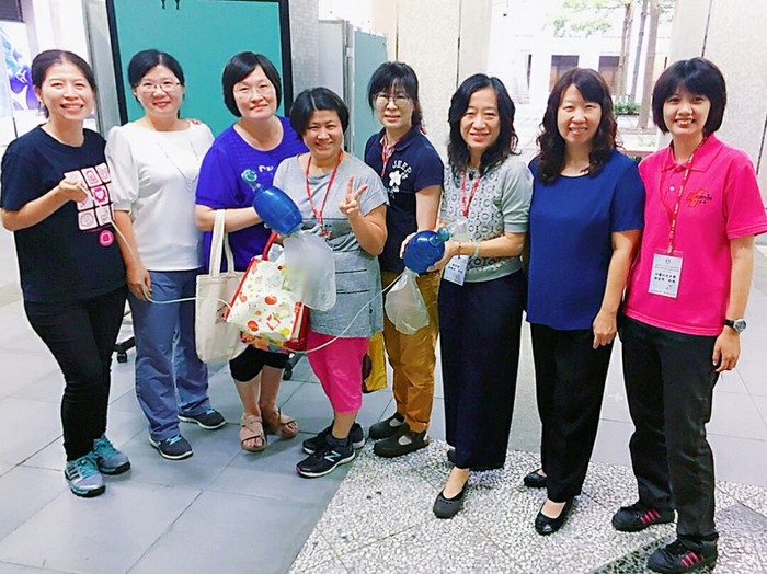 教育部林雅幸科長與長庚科技大學急重護理專家講師團隊合影
