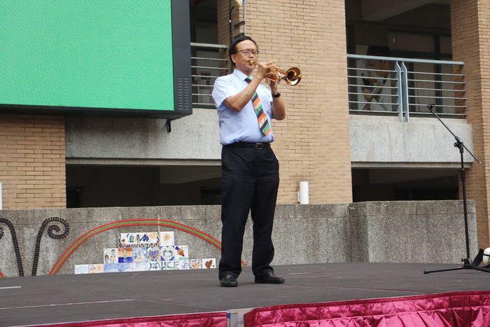 藝文中心陳錫仁主任小號表演