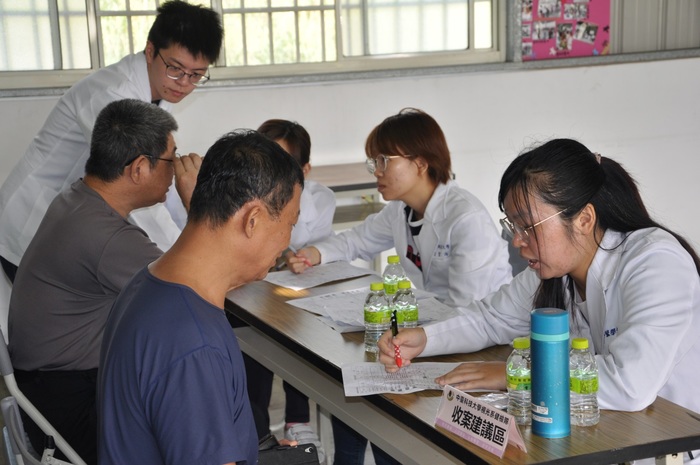 參與社區重陽敬老視光篩檢健康服務活動圖片