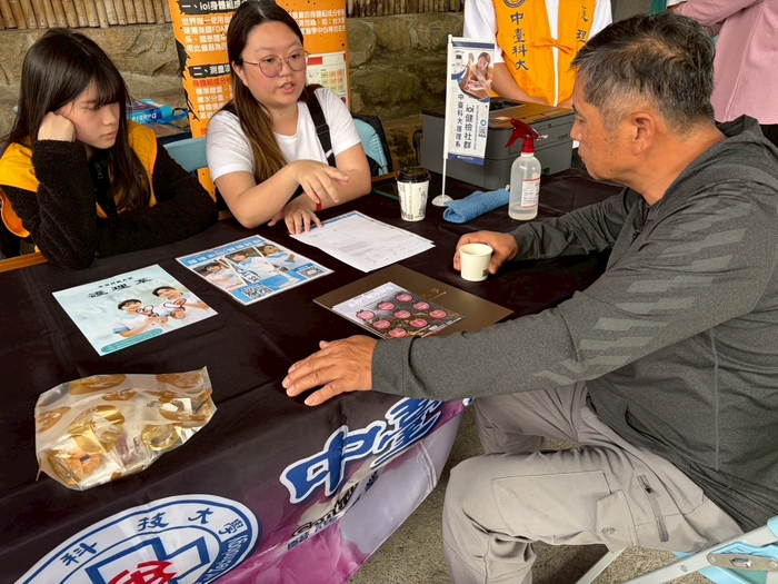 護理系學生講解ioi身體組成分析圖片