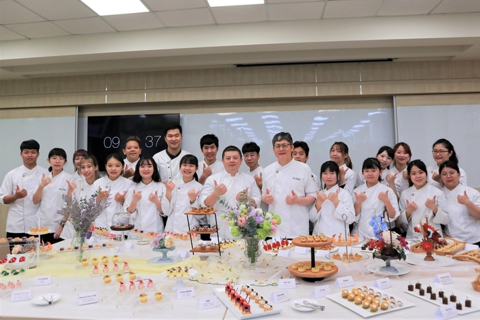 中臺科大食品科技系師生大合照