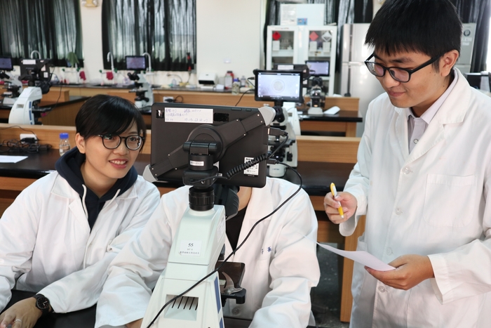 中臺科大醫學檢驗生物技術系學生實作