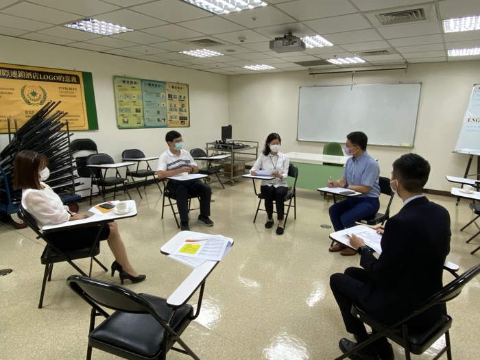長榮桂冠酒店人事部陳總監說明對實習生的優待