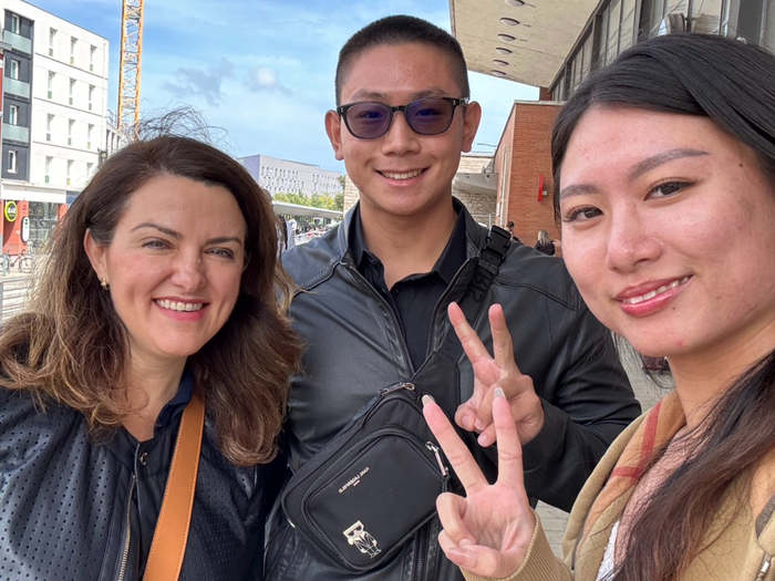 中臺科大行銷系學生抵達法國並與ULCO國際商學院副院長Dr. Raluca教授合影