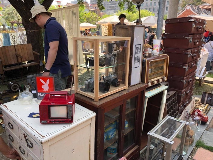 現場集結50攤以上懷舊蒐藏家展示各式各樣的懷舊古物