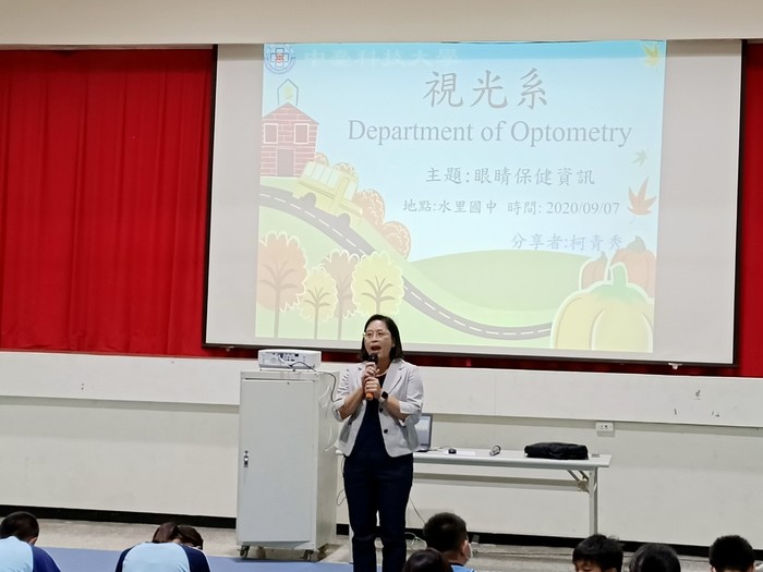 水里國中校長李慧芬歡迎中臺科大