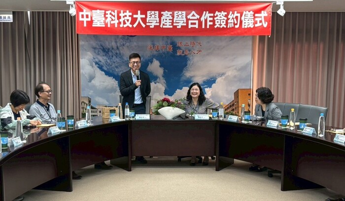 簽約儀式雙方熱絡座談，互動融洽圖片