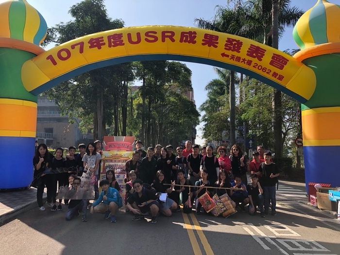 仁美國小皮影戲成員合照
