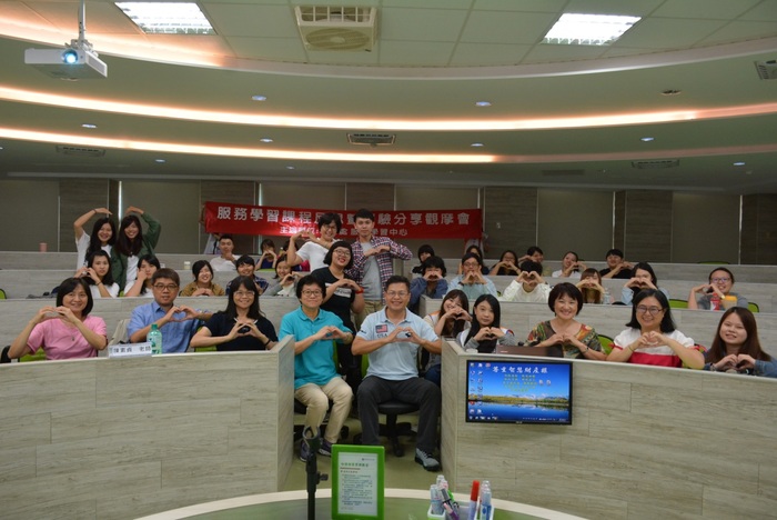 107學年度第1學期學生反思成果發表會大合照圖片