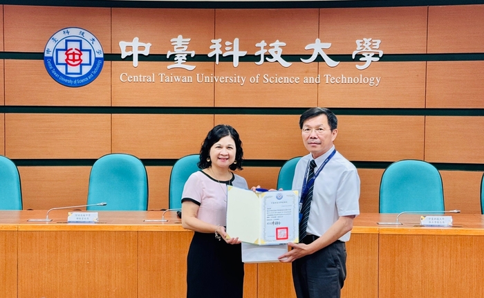 中臺科大陳錦杏校致贈感謝狀