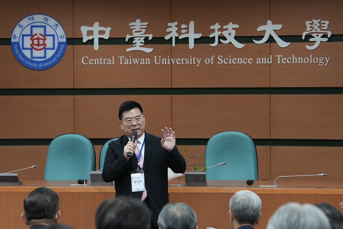 同德高中蔡枳松校長致詞圖片