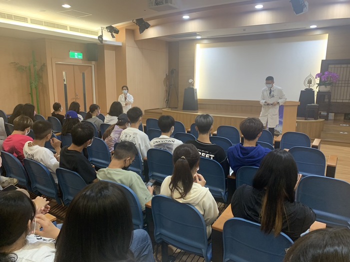 中臺科大醫檢系新鮮人與慈濟醫院檢驗醫學科學長姐專業經驗交流.jpg
