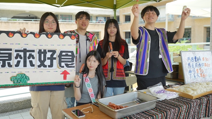 原民風市集攤位現場熱鬧非凡