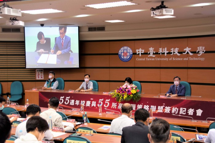 中臺科大與55所高中職簽訂策略聯盟-簽約儀式