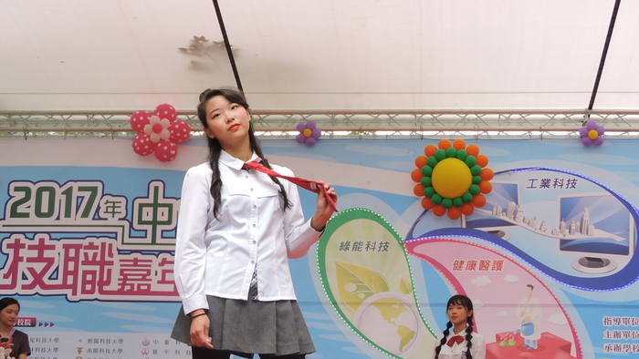 中臺科大與葳格高中走秀表演