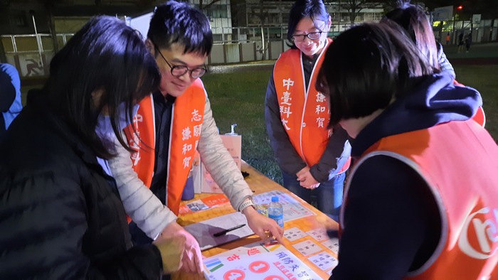 謙和賀長照機構與民眾互動預防失智遊戲.jpg