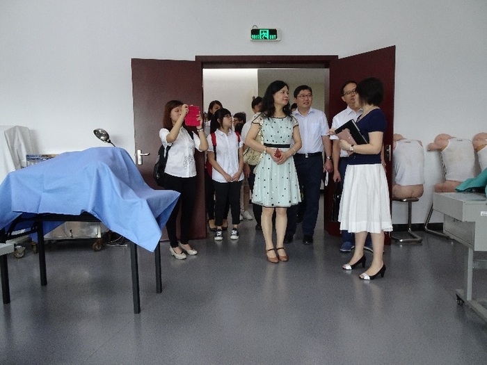 科教科周汝云主任介紹臨床技能培訓中心設備